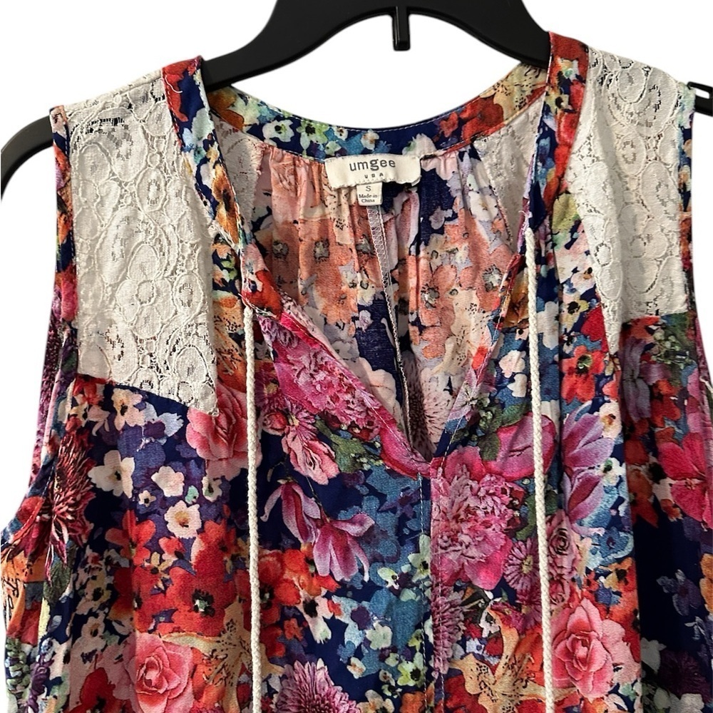 Floral Sleeveless Dress with Lace Detail - Picture 8 of 9